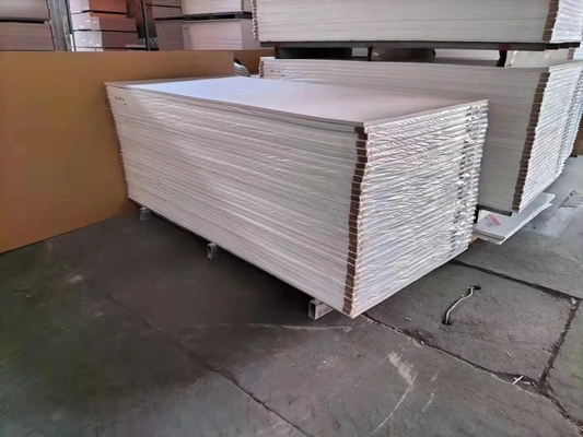 ซื้อ แข็งแรง ความหนาแน่นสูง 1220 * 2440 มิลลิเมตร สีขาว Pvc Foam Sheet Forex Celuka สําหรับโฆษณาเฟอร์นิเจอร์ online manufacture