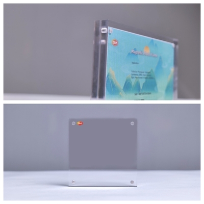 ขนาดที่กําหนดเอง Desktop Frameless Self Standing Acrylic Magnetic Photo Frame ขนาดที่กําหนดเอง